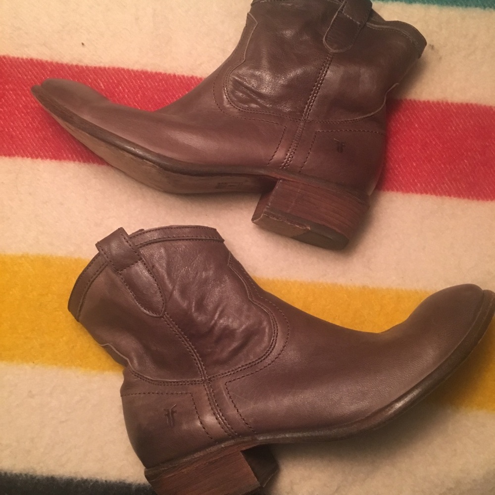 FRYE - Brown Leather Western Pull-On Ankle Boots